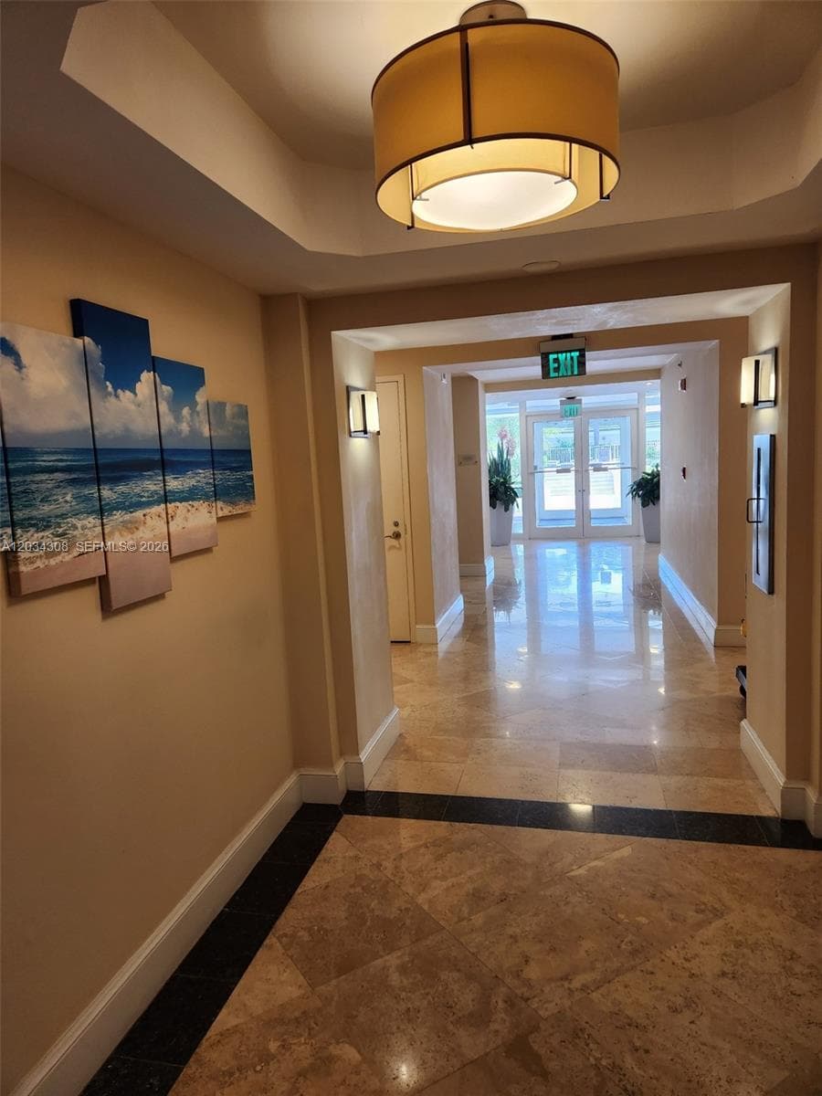 A12034308 — Miami Beach — 55