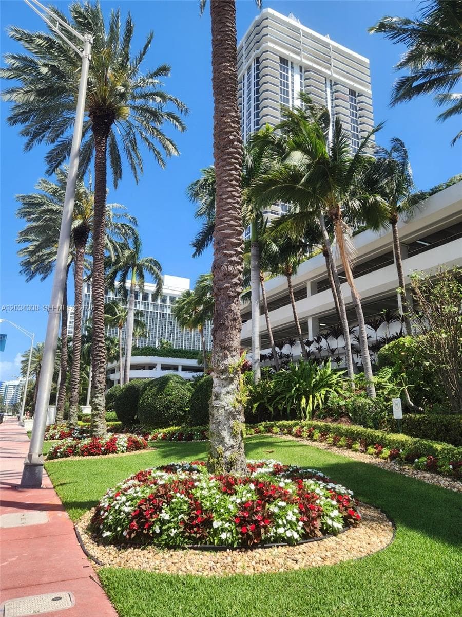 A12034308 — Miami Beach — 48