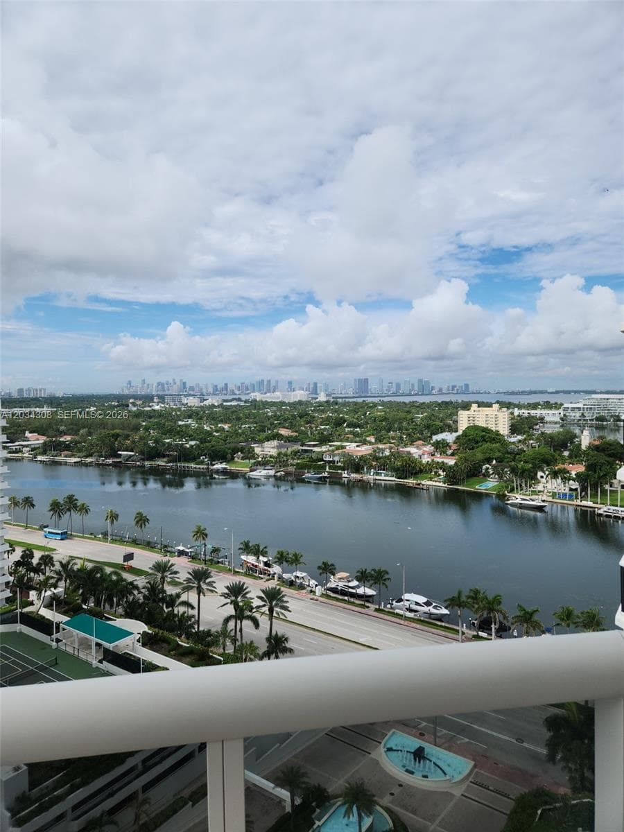 A12034308 — Miami Beach — 8