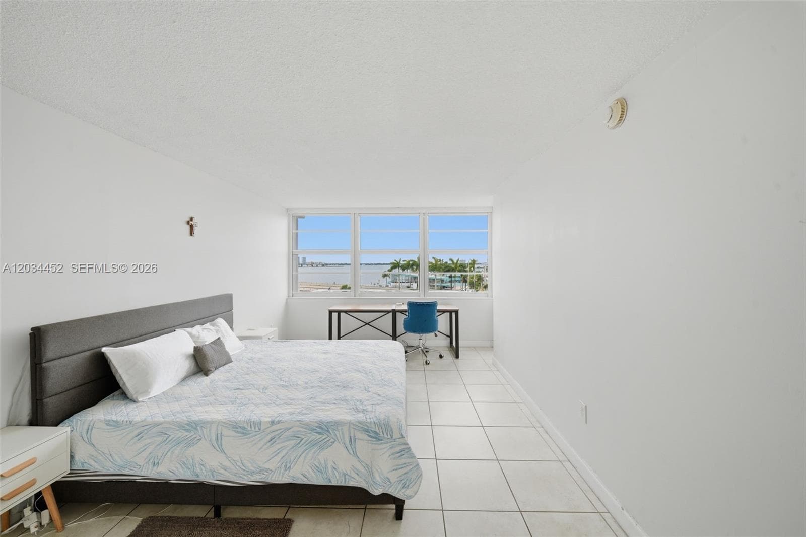 A12034452 — Miami Beach — 27