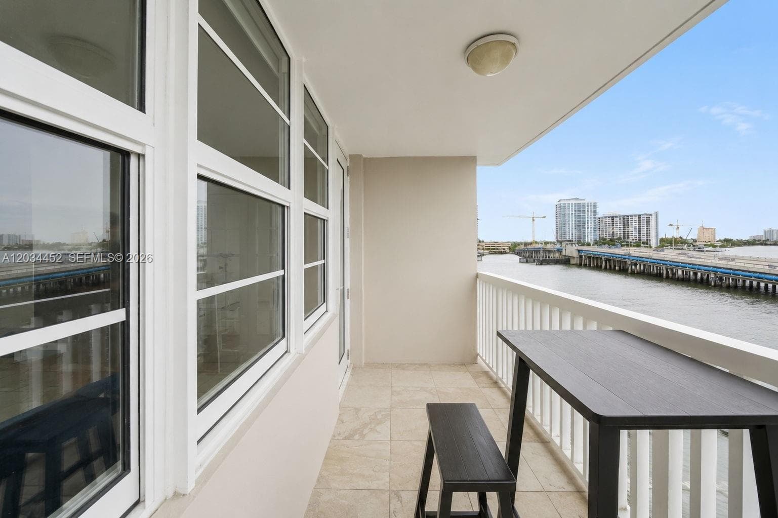 A12034452 — Miami Beach — 32