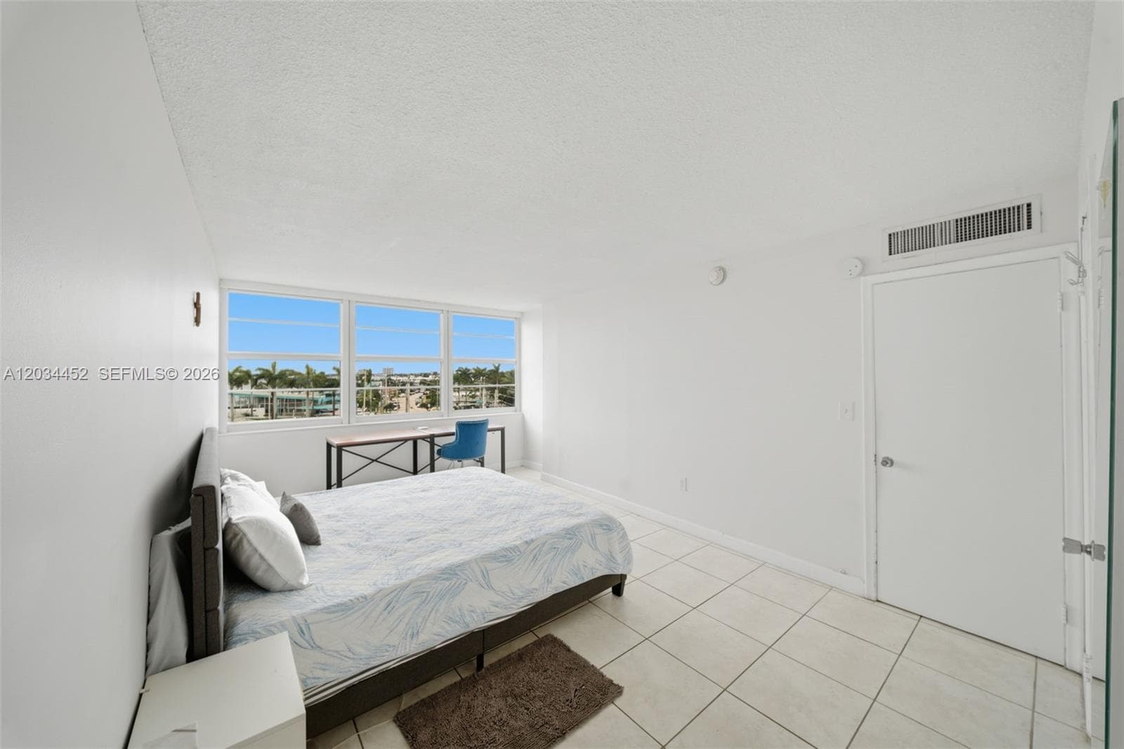 A12034452 — Miami Beach — 28