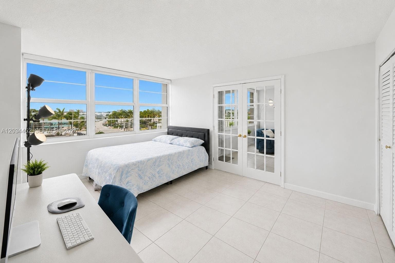 A12034452 — Miami Beach — 18