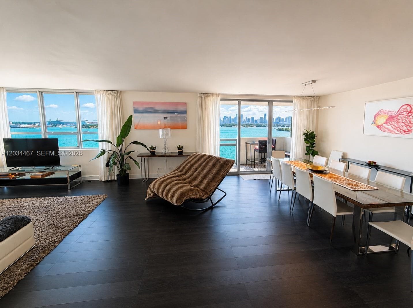 A12034467 — Miami Beach — 2