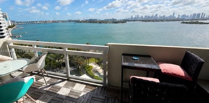 A12034467 — Miami Beach — 10