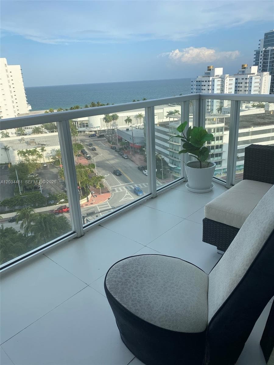 A12034481 — Miami Beach — 2