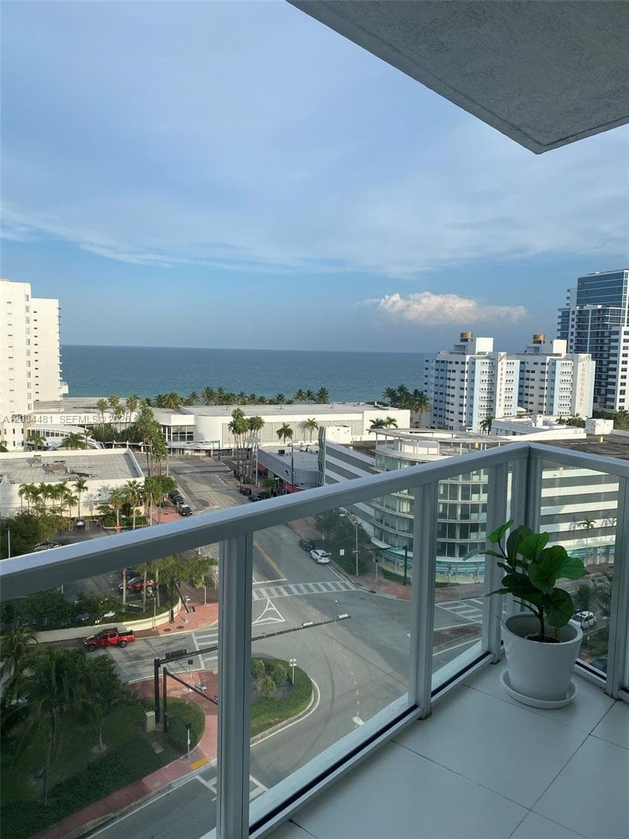 A12034481 — Miami Beach