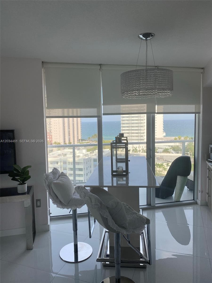 A12034481 — Miami Beach — 8