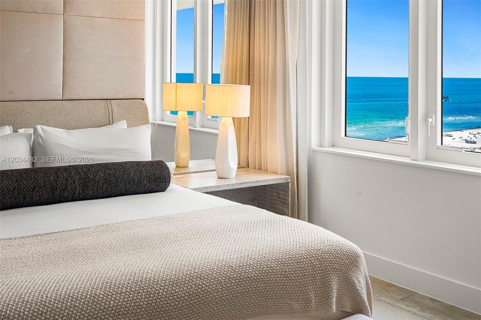 A12034482 — Miami Beach — 2