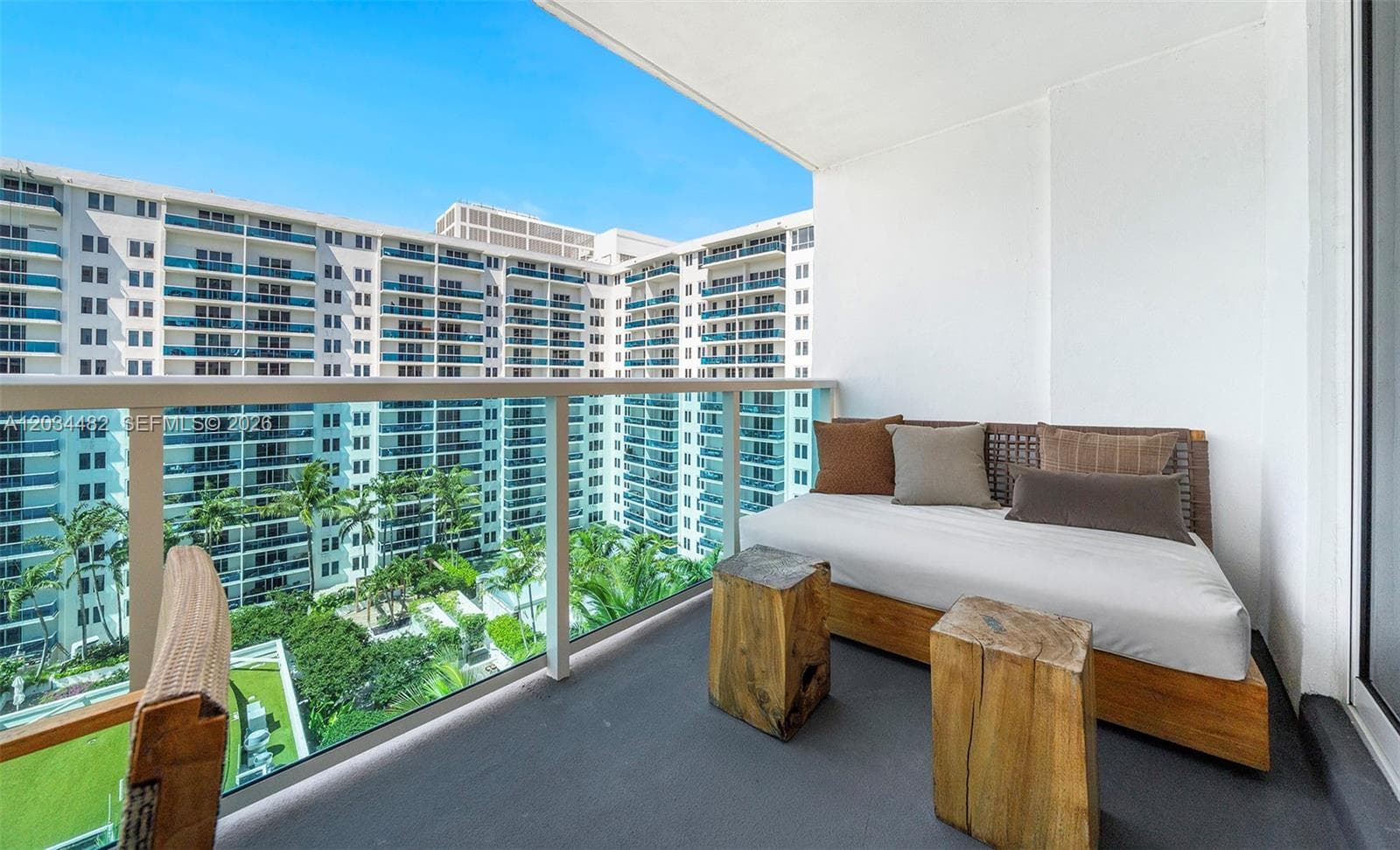 A12034482 — Miami Beach — 11