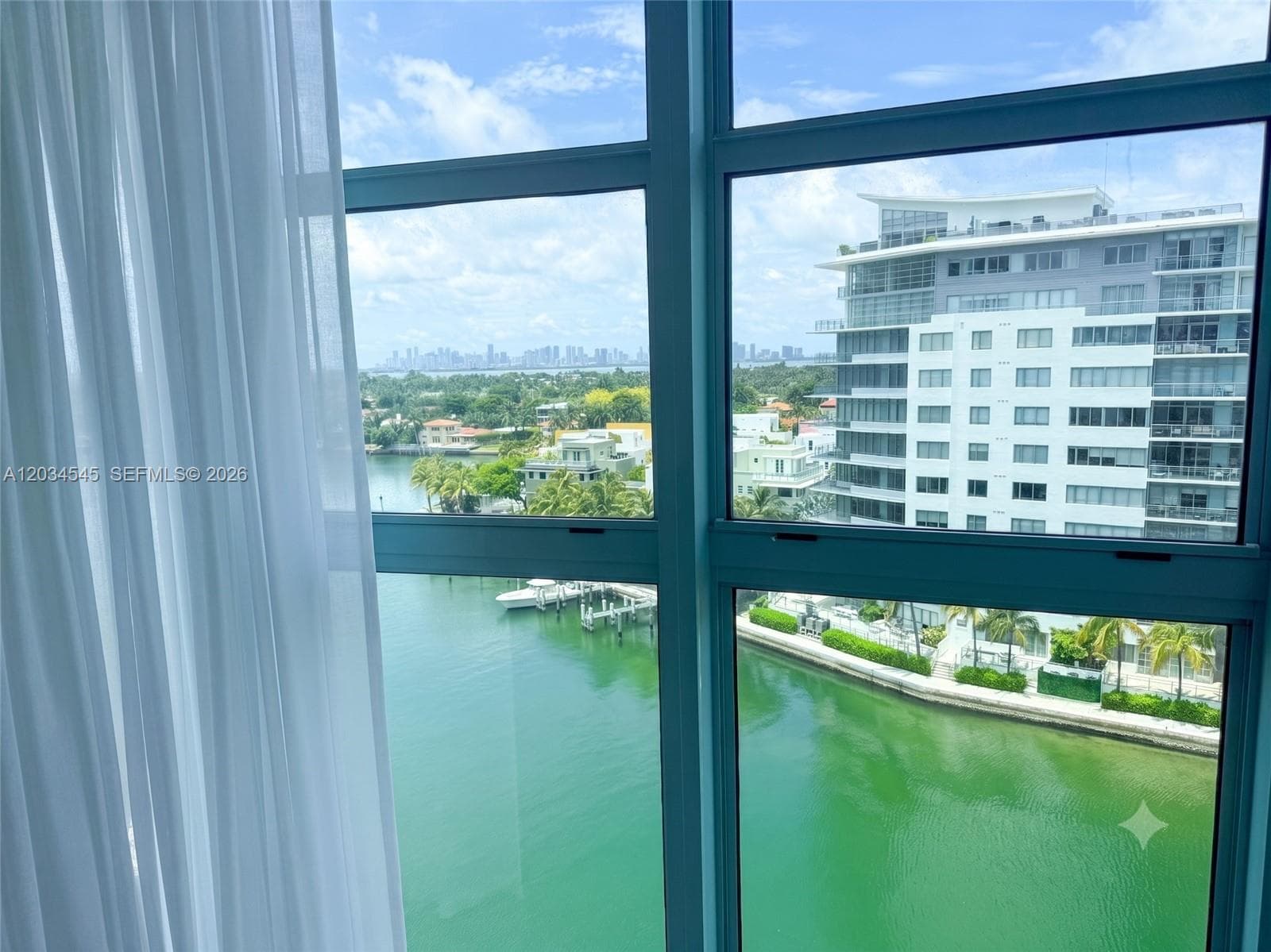 A12034545 — Miami Beach — 16