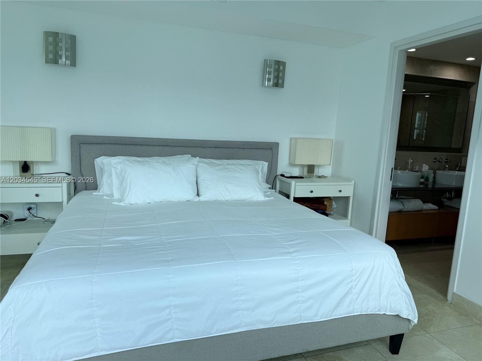 A12034545 — Miami Beach — 10