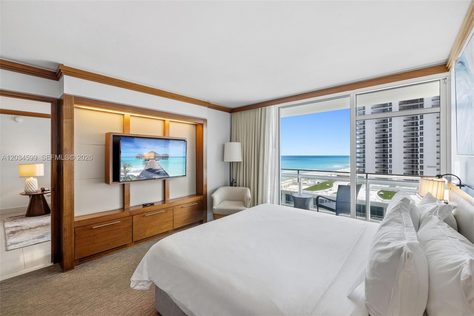 A12034599 — Miami Beach