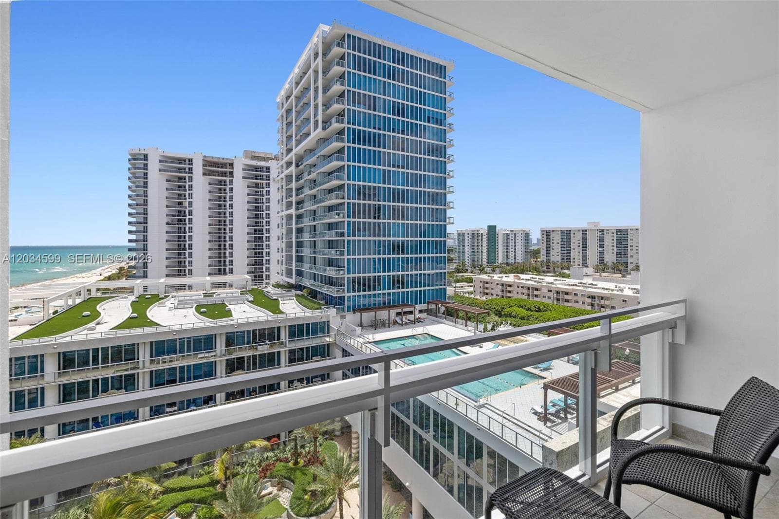 A12034599 — Miami Beach — 9