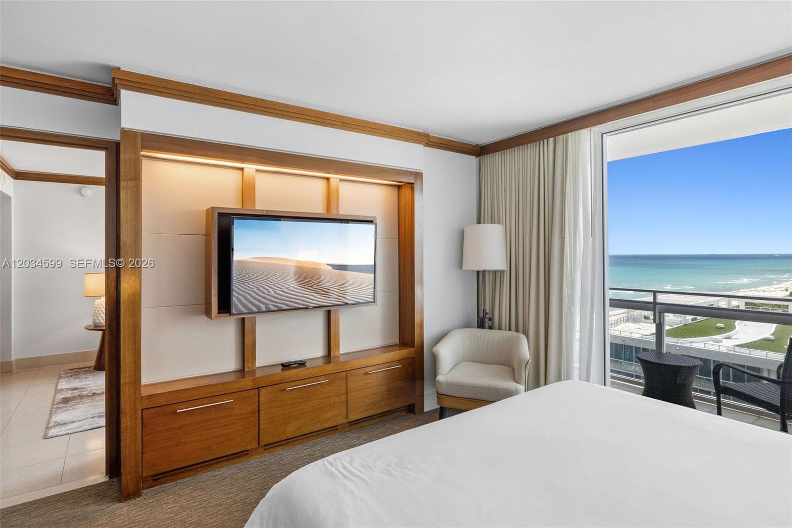 A12034599 — Miami Beach — 19