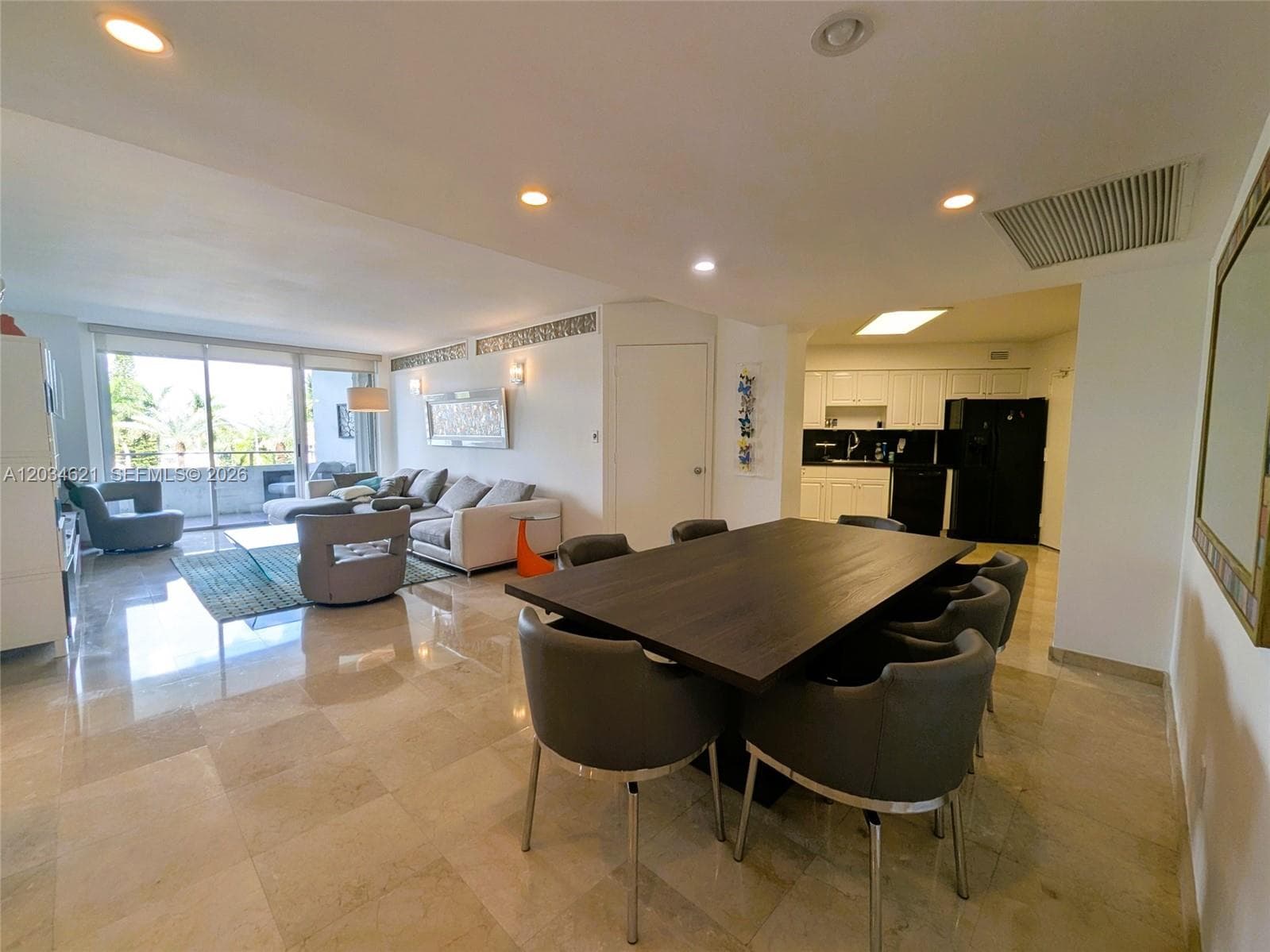 A12034621 — Miami Beach — 2