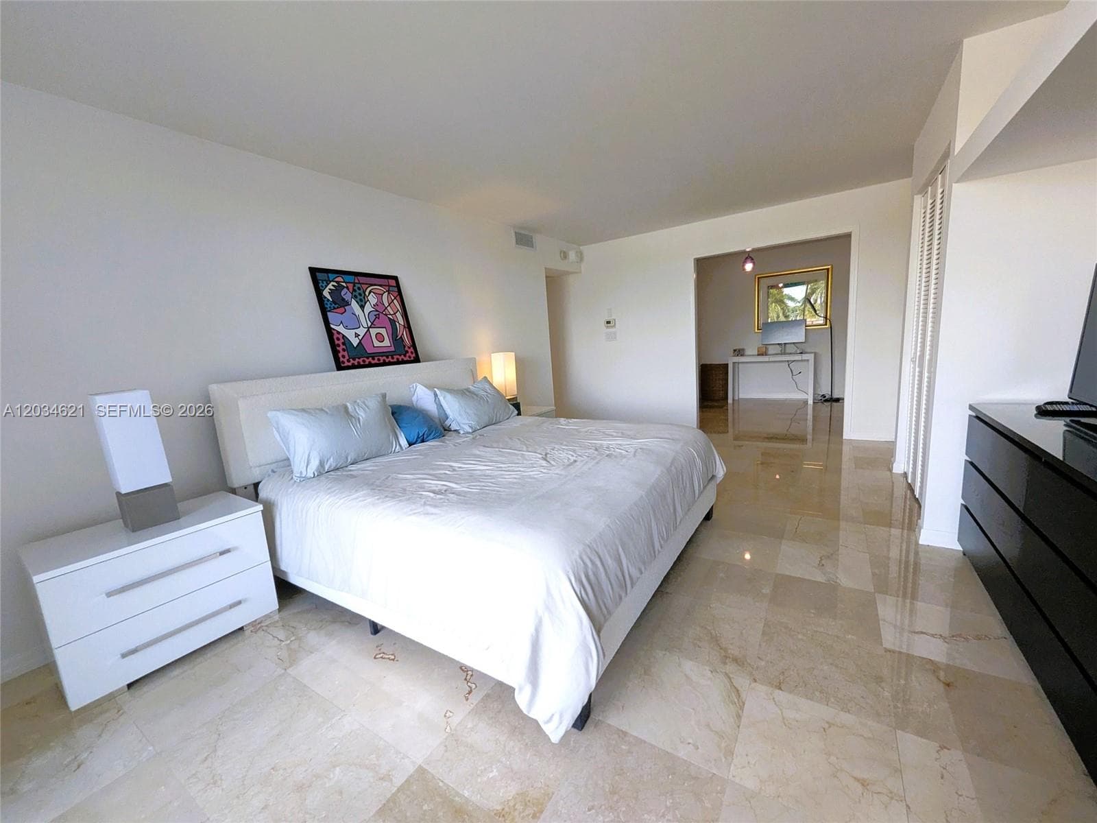 A12034621 — Miami Beach — 20
