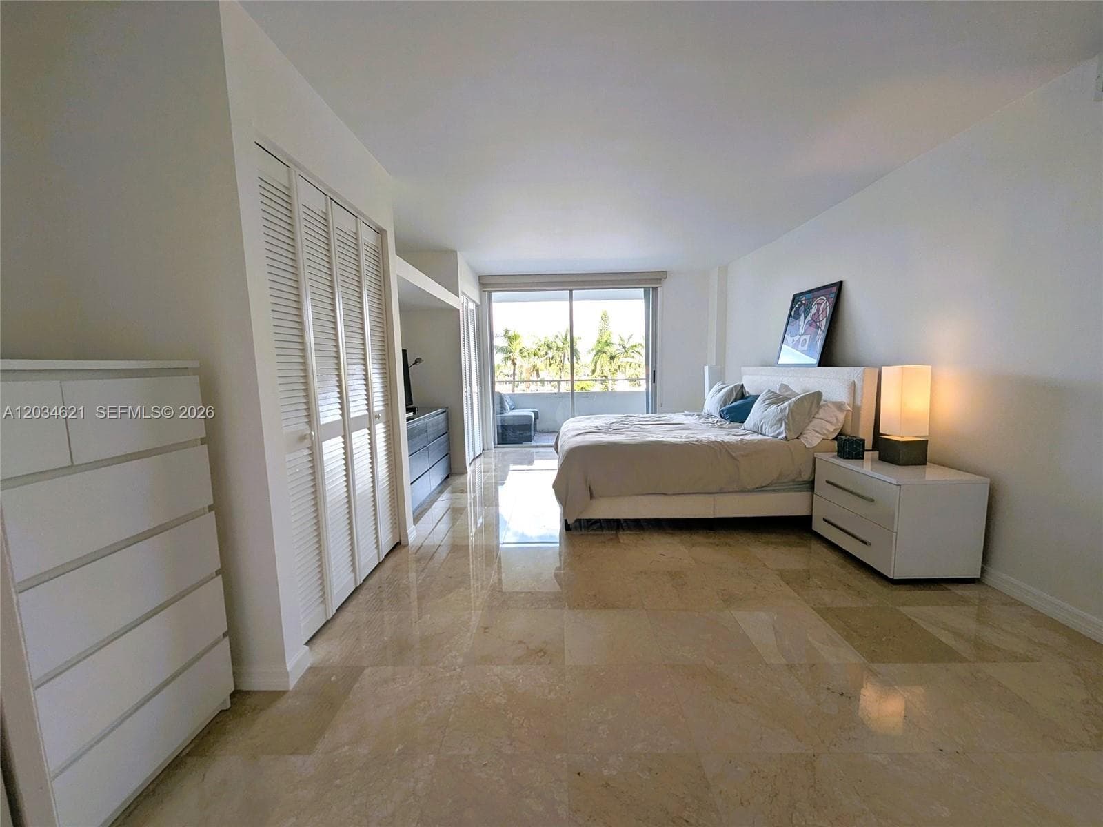 A12034621 — Miami Beach — 19