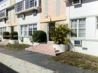 A12034651 — Miami Beach