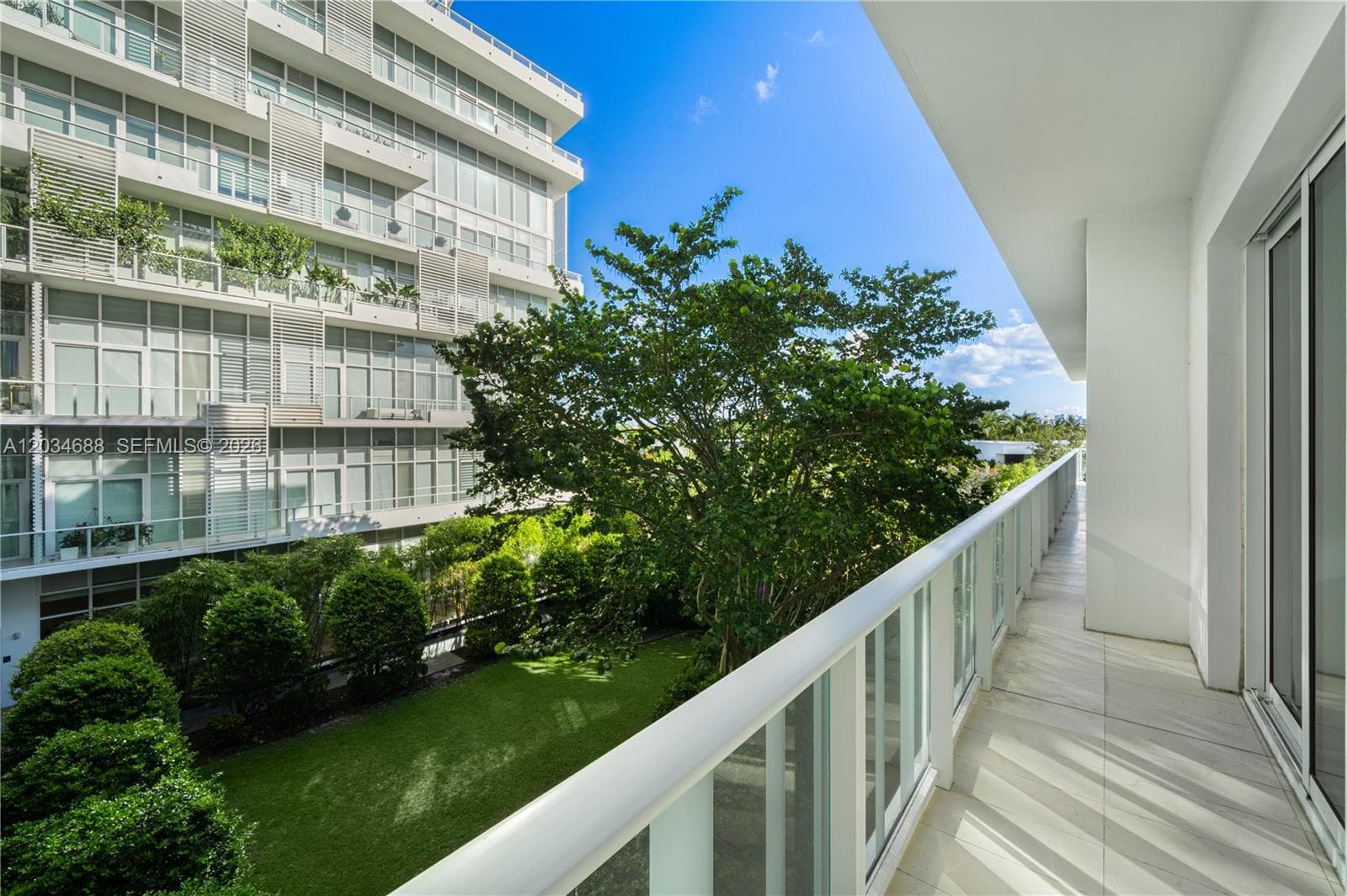 A12034688 — Miami Beach — 17