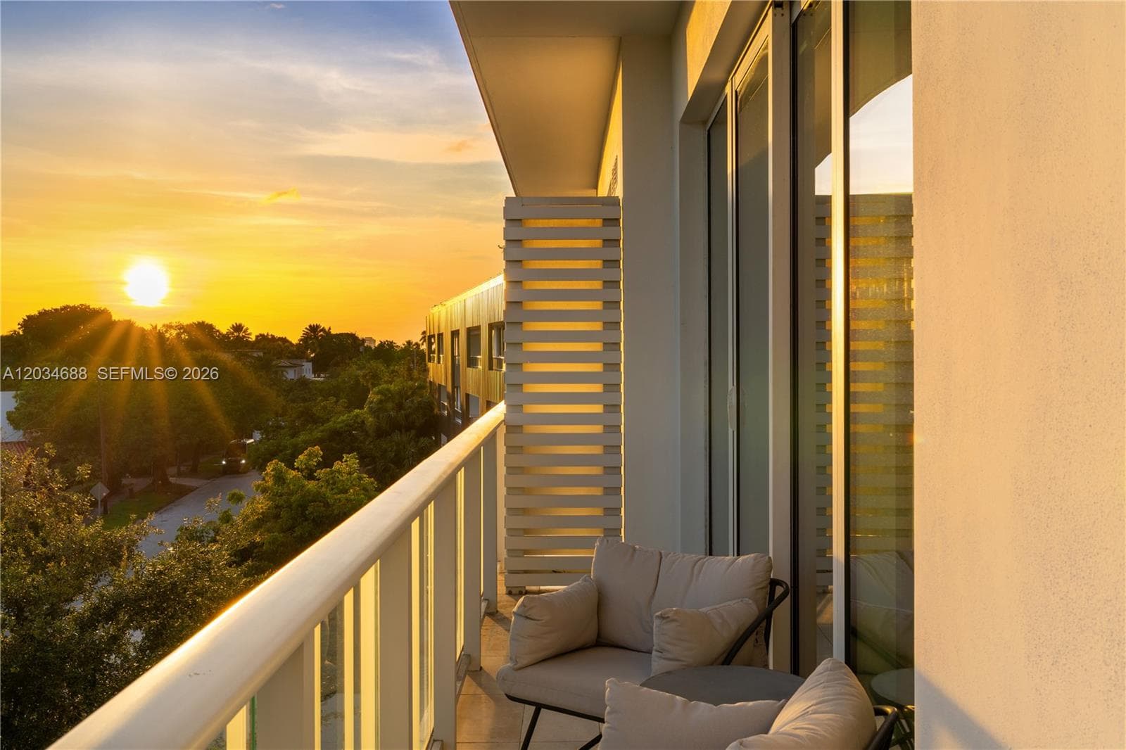 A12034688 — Miami Beach — 20