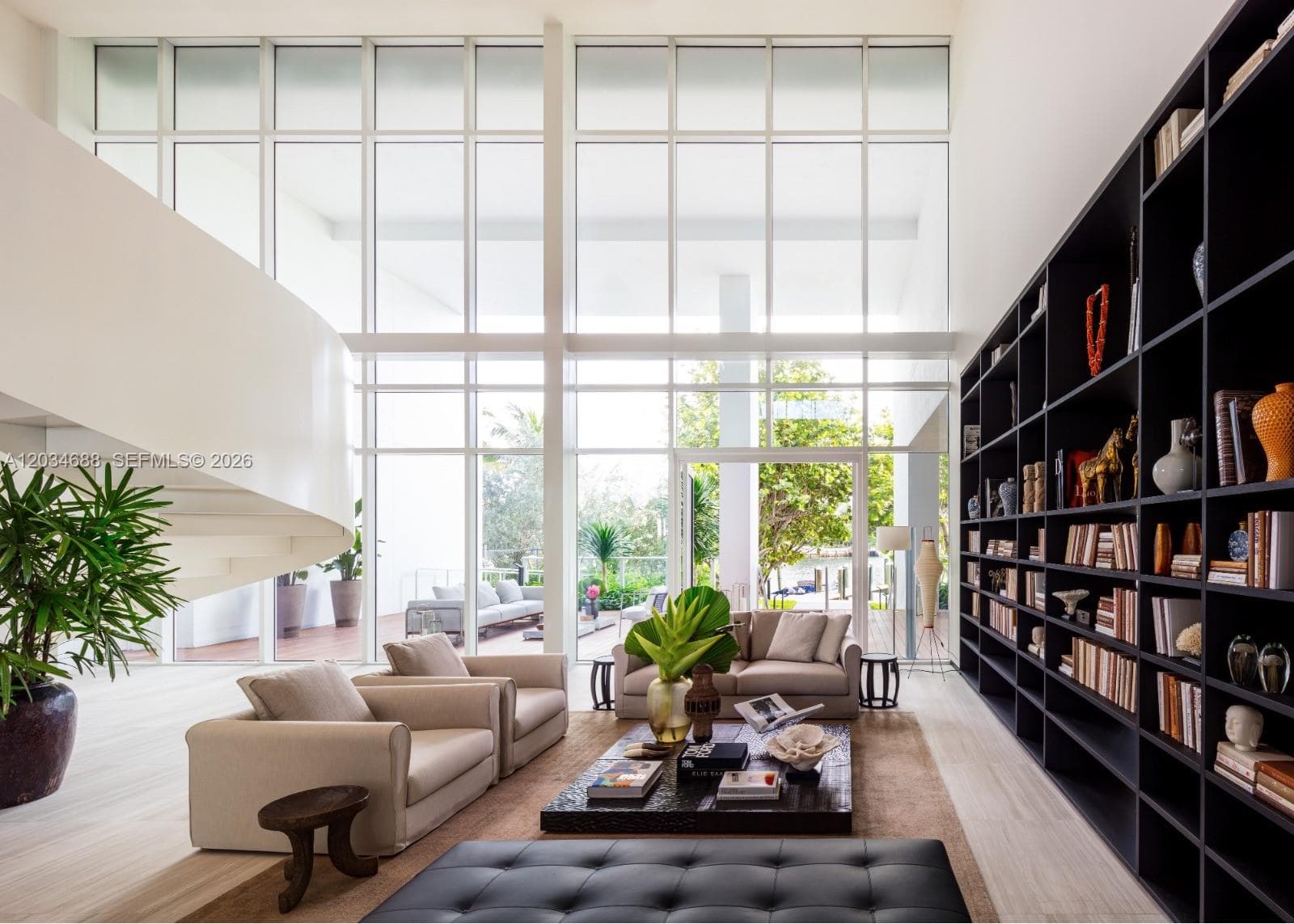A12034688 — Miami Beach — 41