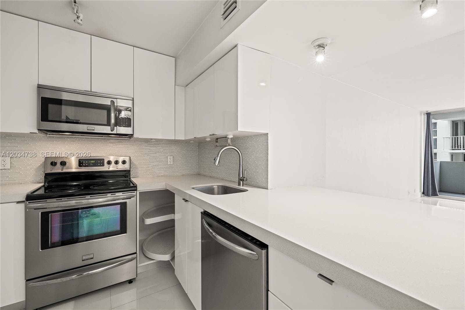 A12034738 — Miami Beach — 12