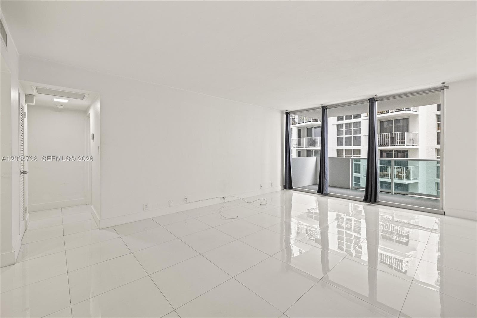 A12034738 — Miami Beach — 5