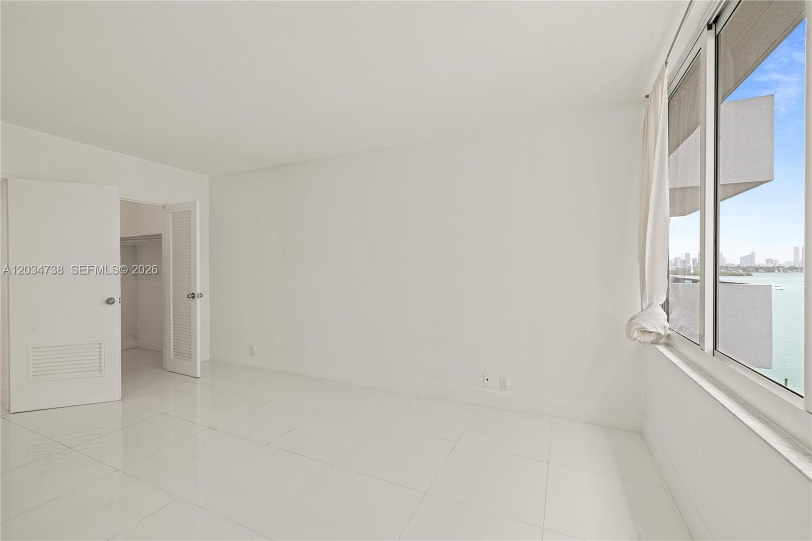 A12034738 — Miami Beach — 18