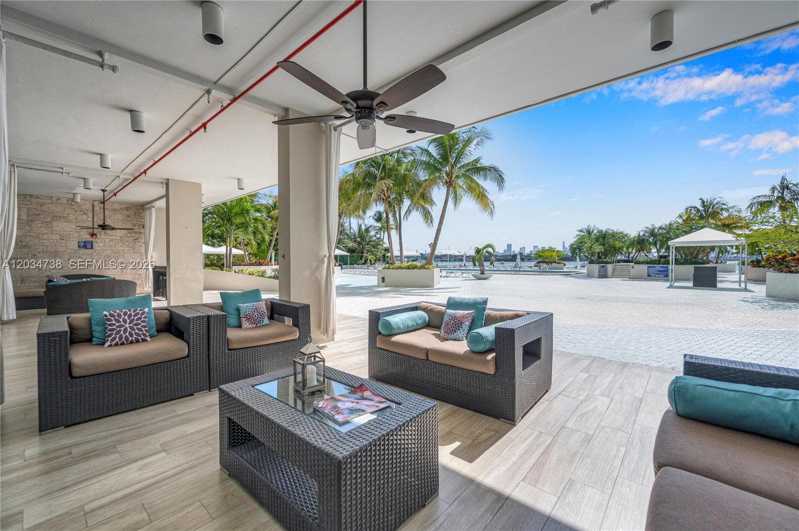 A12034738 — Miami Beach — 25