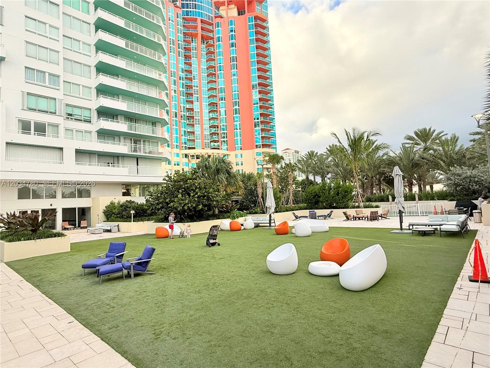 A12034780 — Miami Beach — 43