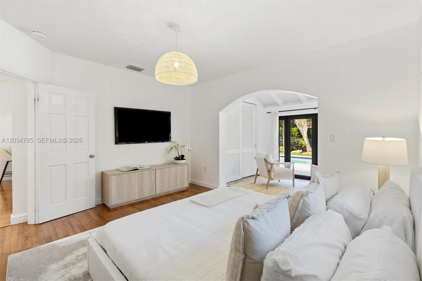 A12034785 — Miami Beach — 11