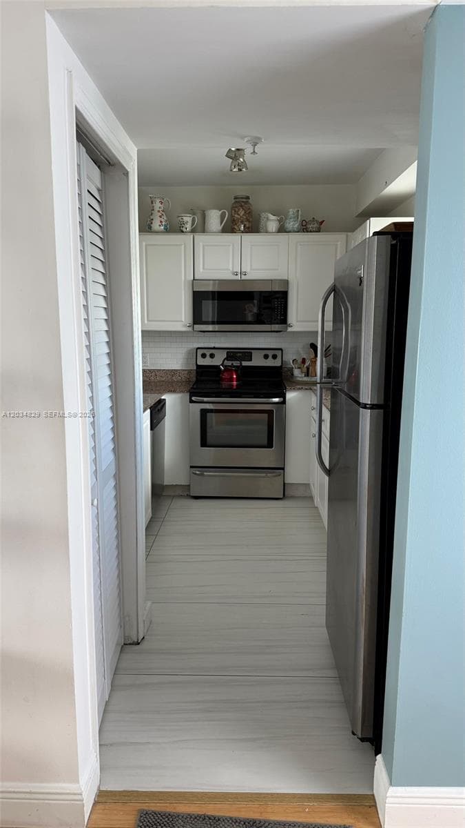 A12034829 — Miami Beach — 9
