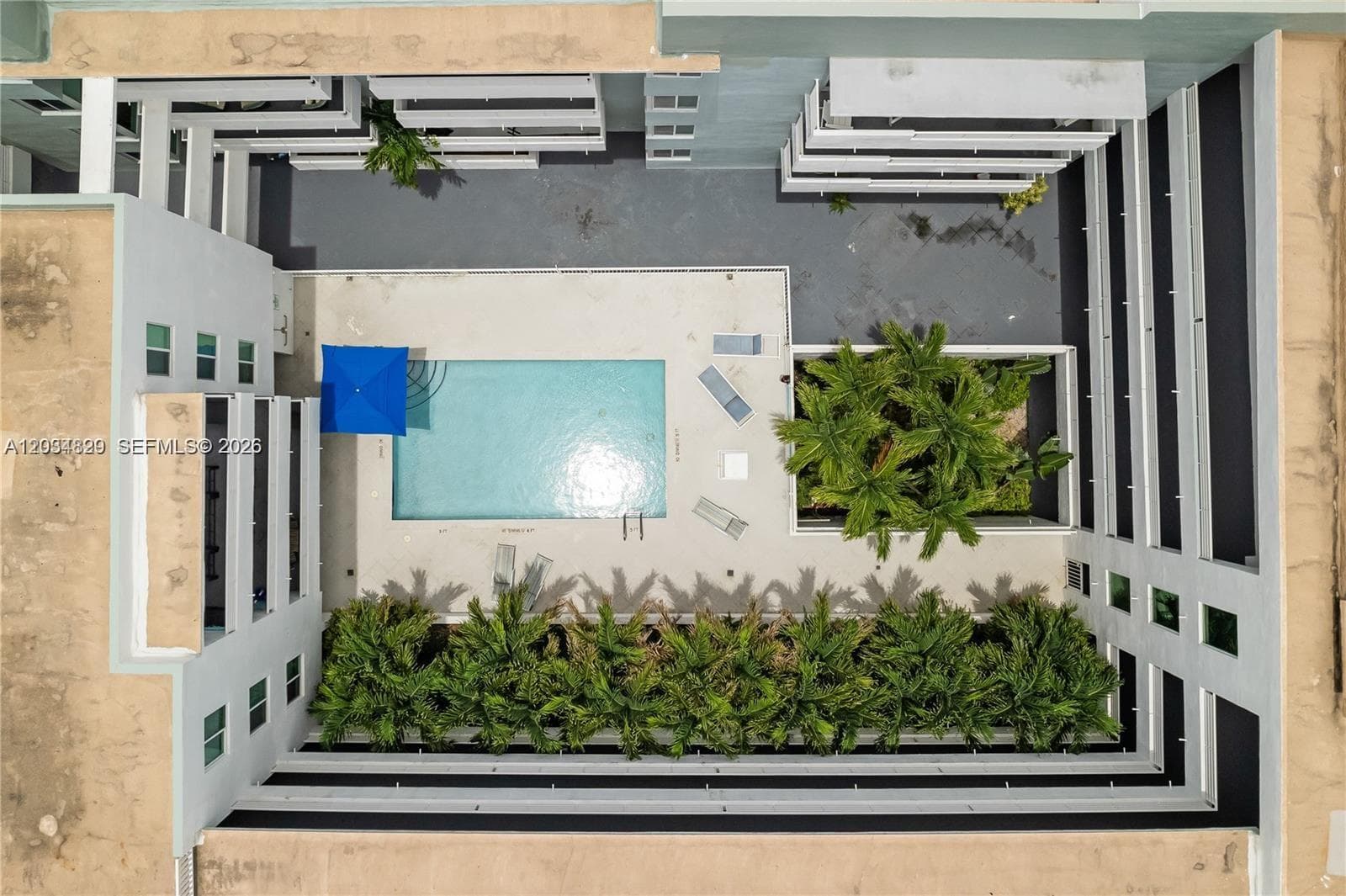 A12034829 — Miami Beach — 19