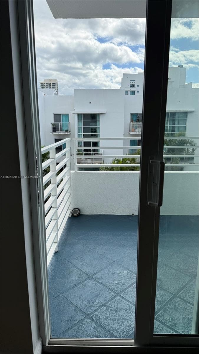 A12034829 — Miami Beach — 21