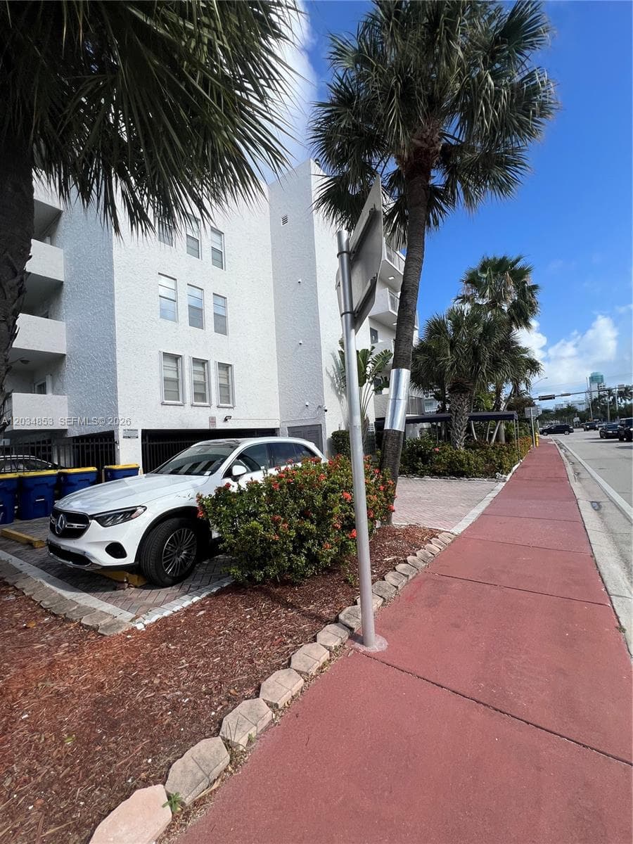 A12034853 — Miami Beach — 3
