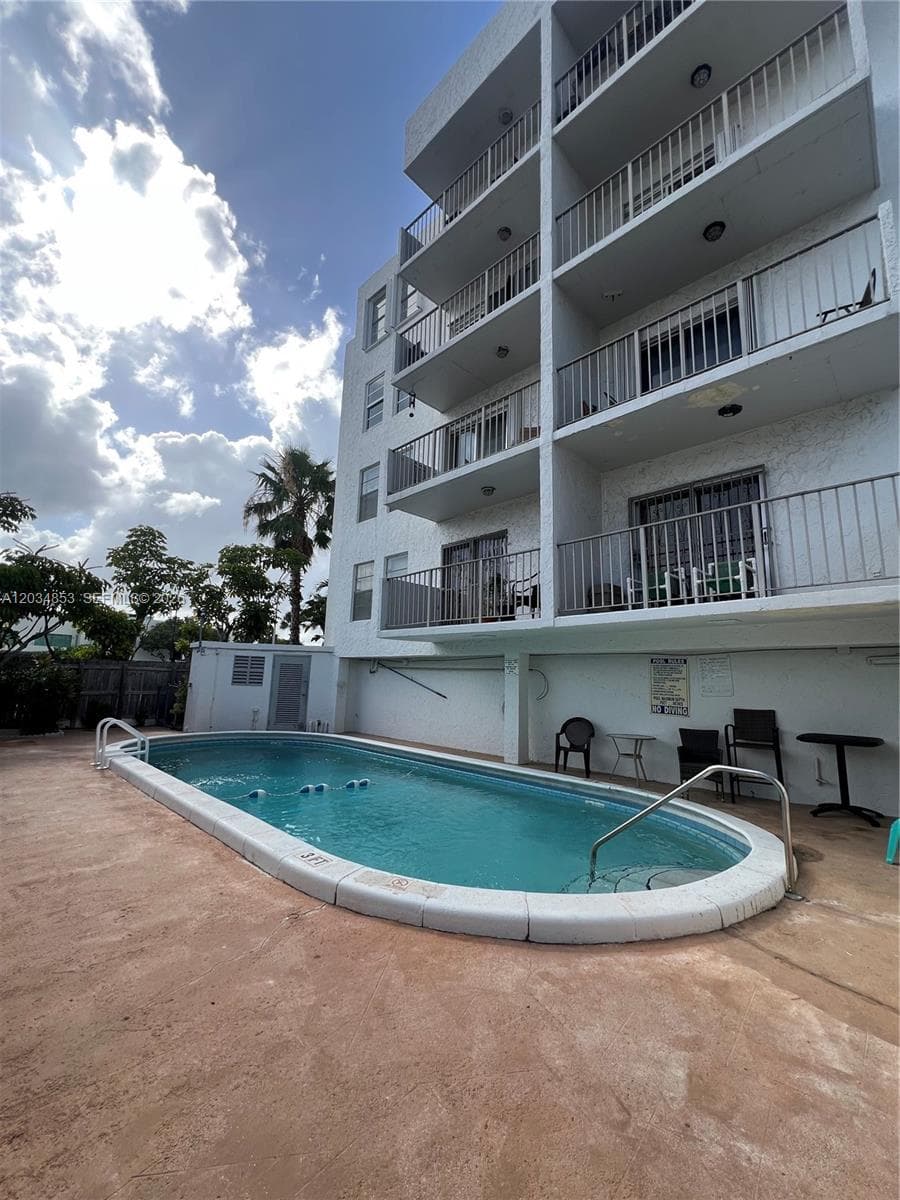 A12034853 — Miami Beach — 24