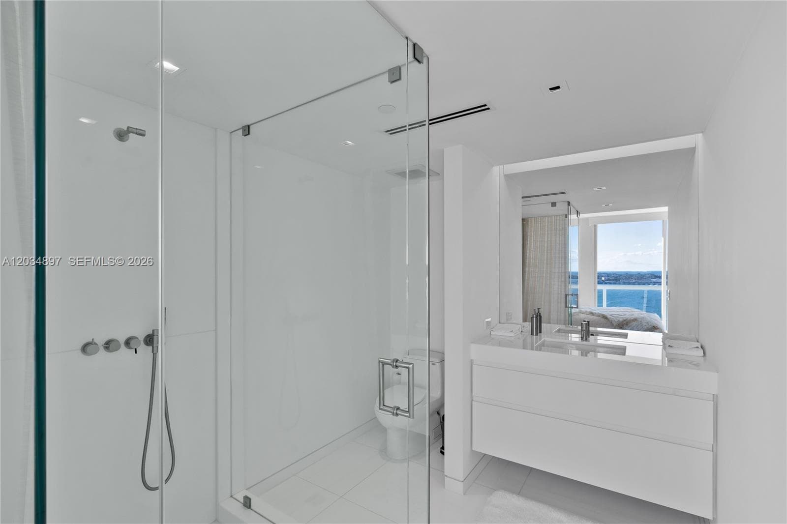 A12034897 — Miami Beach — 17
