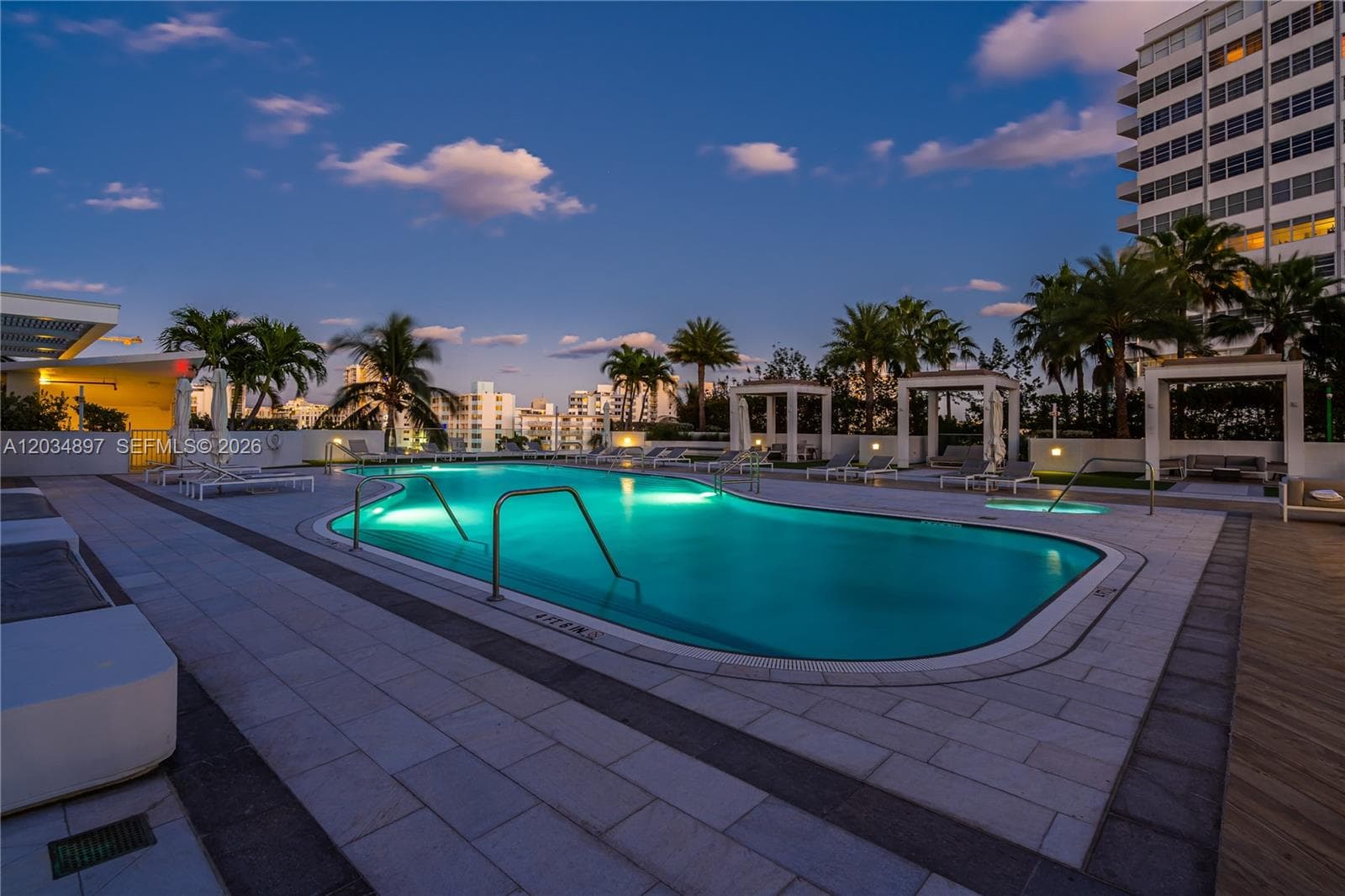 A12034897 — Miami Beach — 32