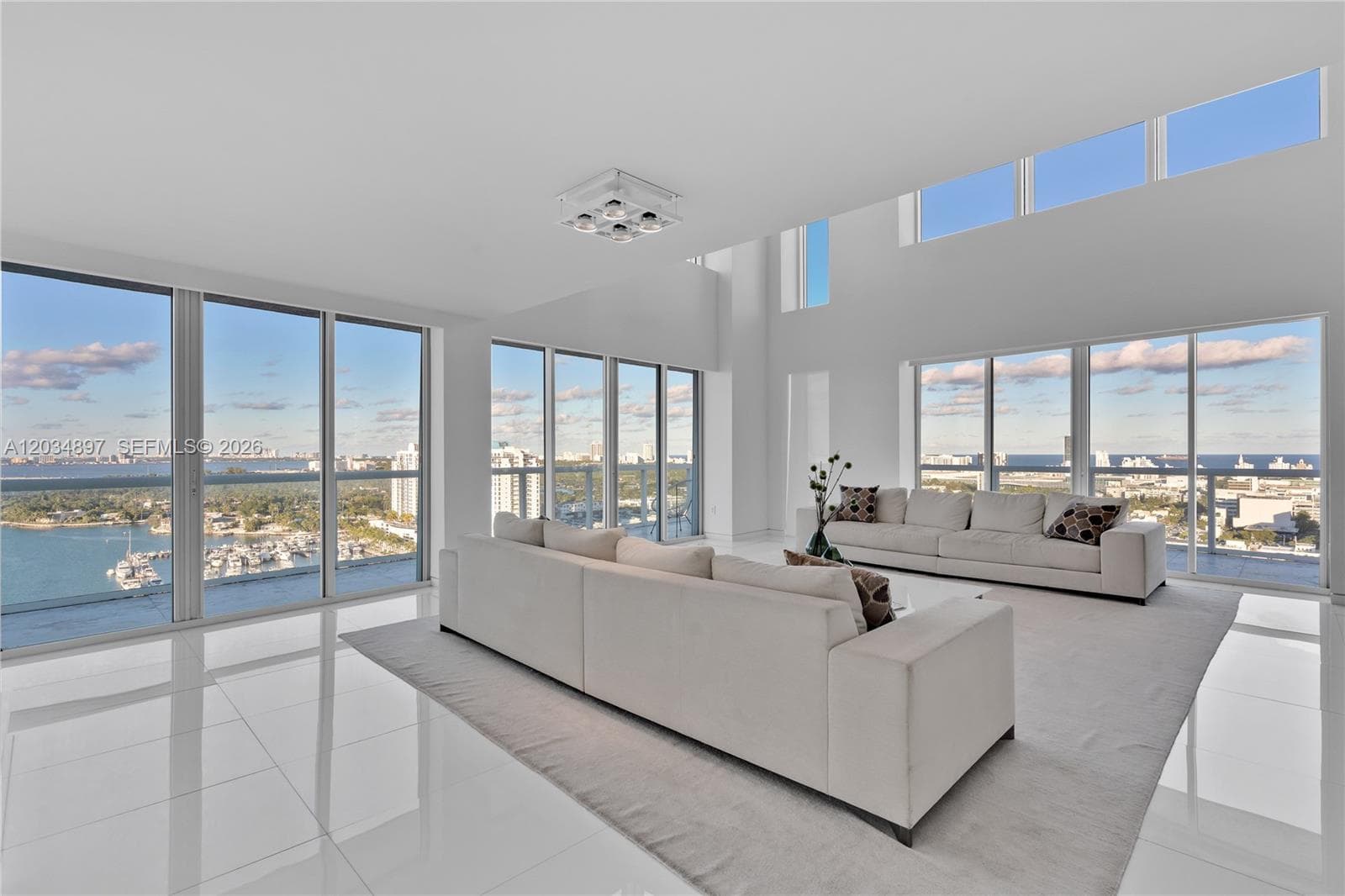 A12034897 — Miami Beach
