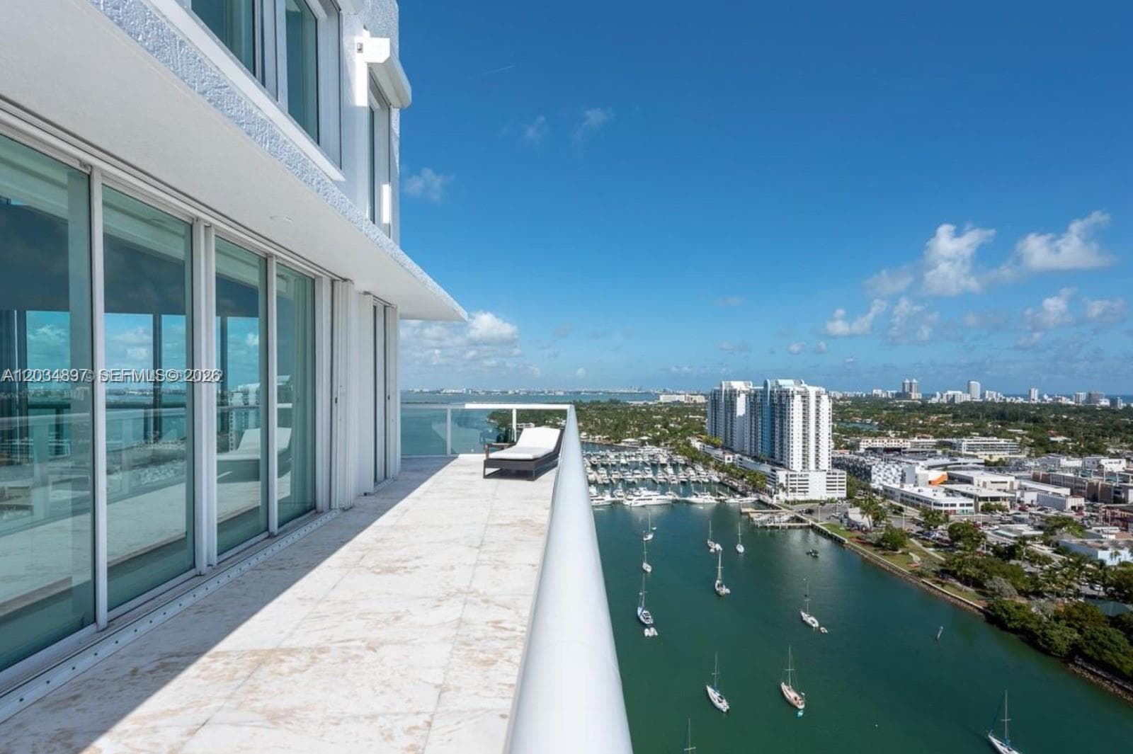 A12034897 — Miami Beach — 44