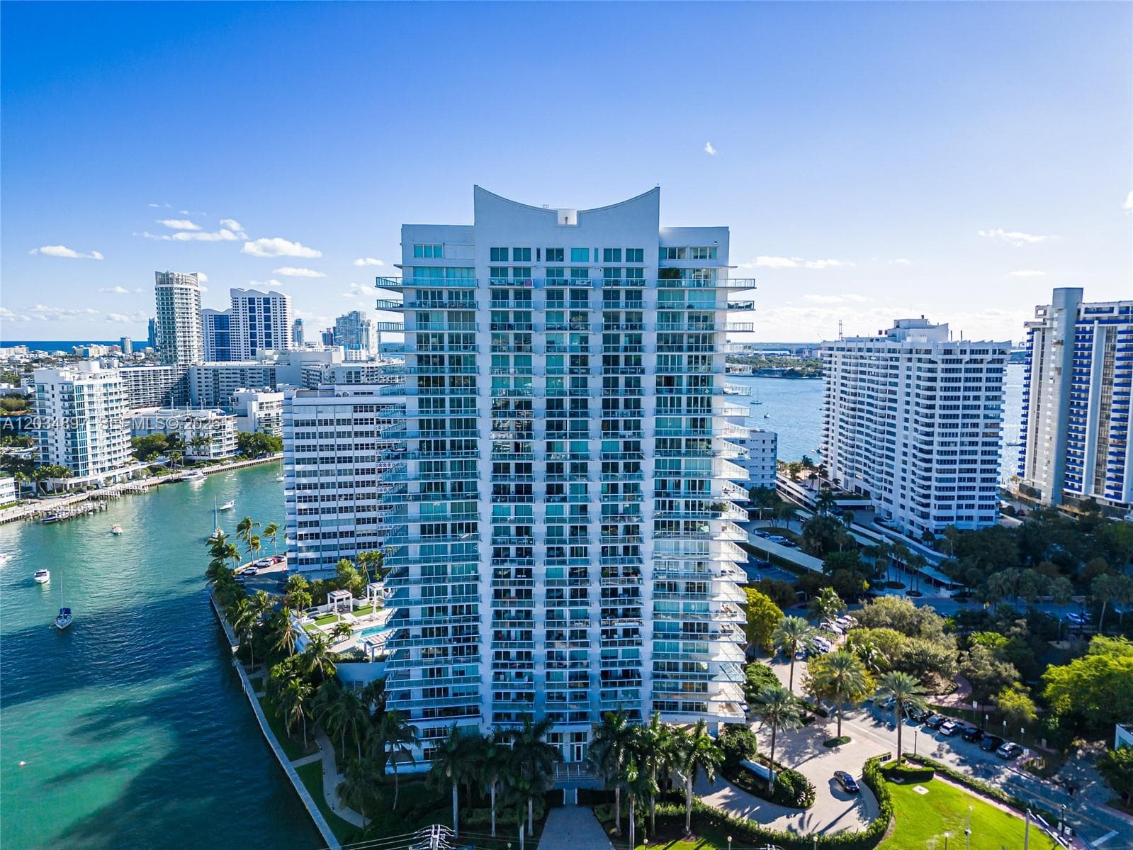 A12034897 — Miami Beach — 29