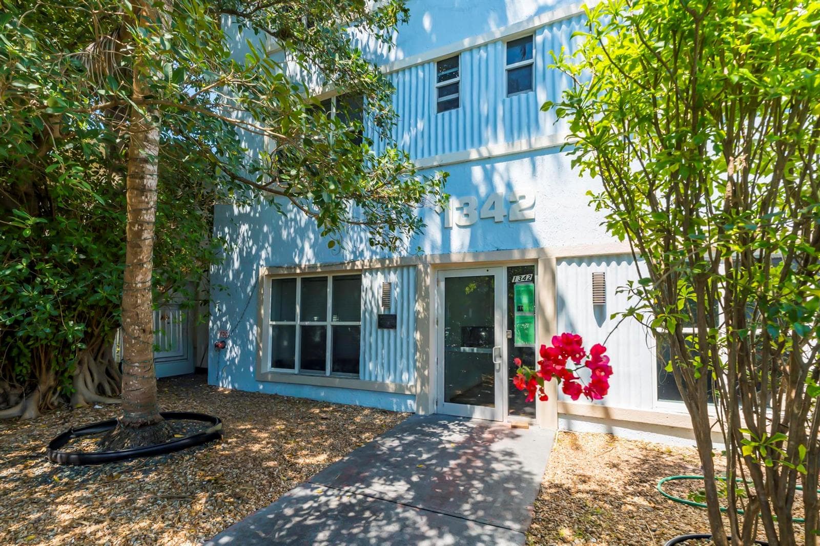 B26039453 — Miami Beach — 3