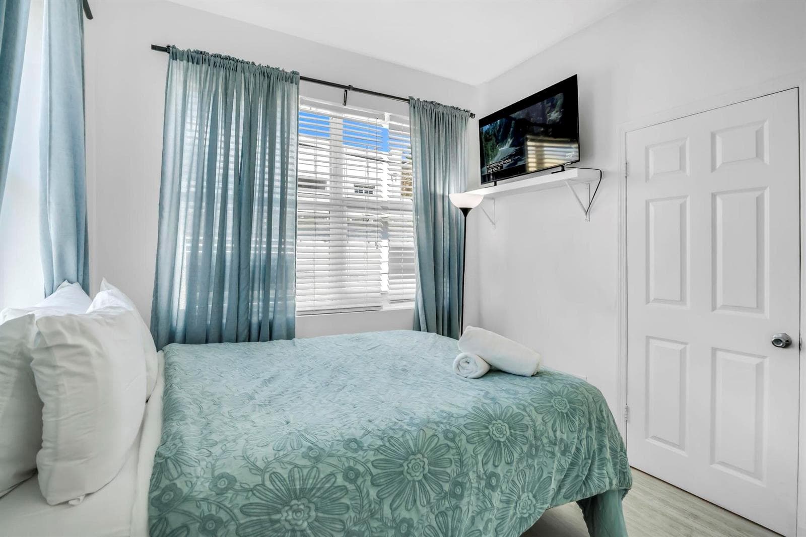 B26039453 — Miami Beach — 14