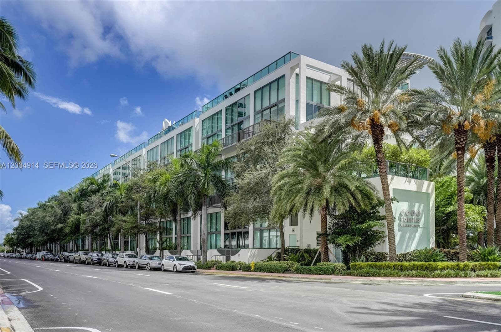 A12034914 — Miami Beach — 32