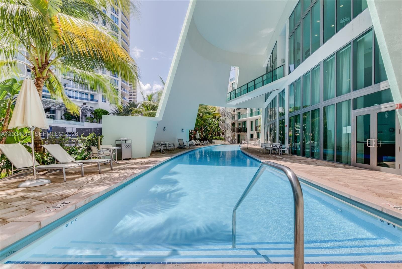 A12034914 — Miami Beach — 30