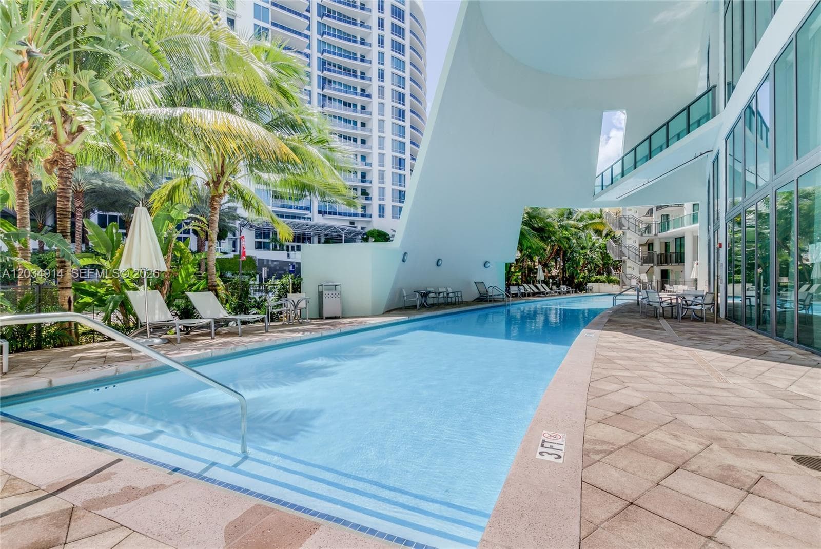 A12034914 — Miami Beach — 31