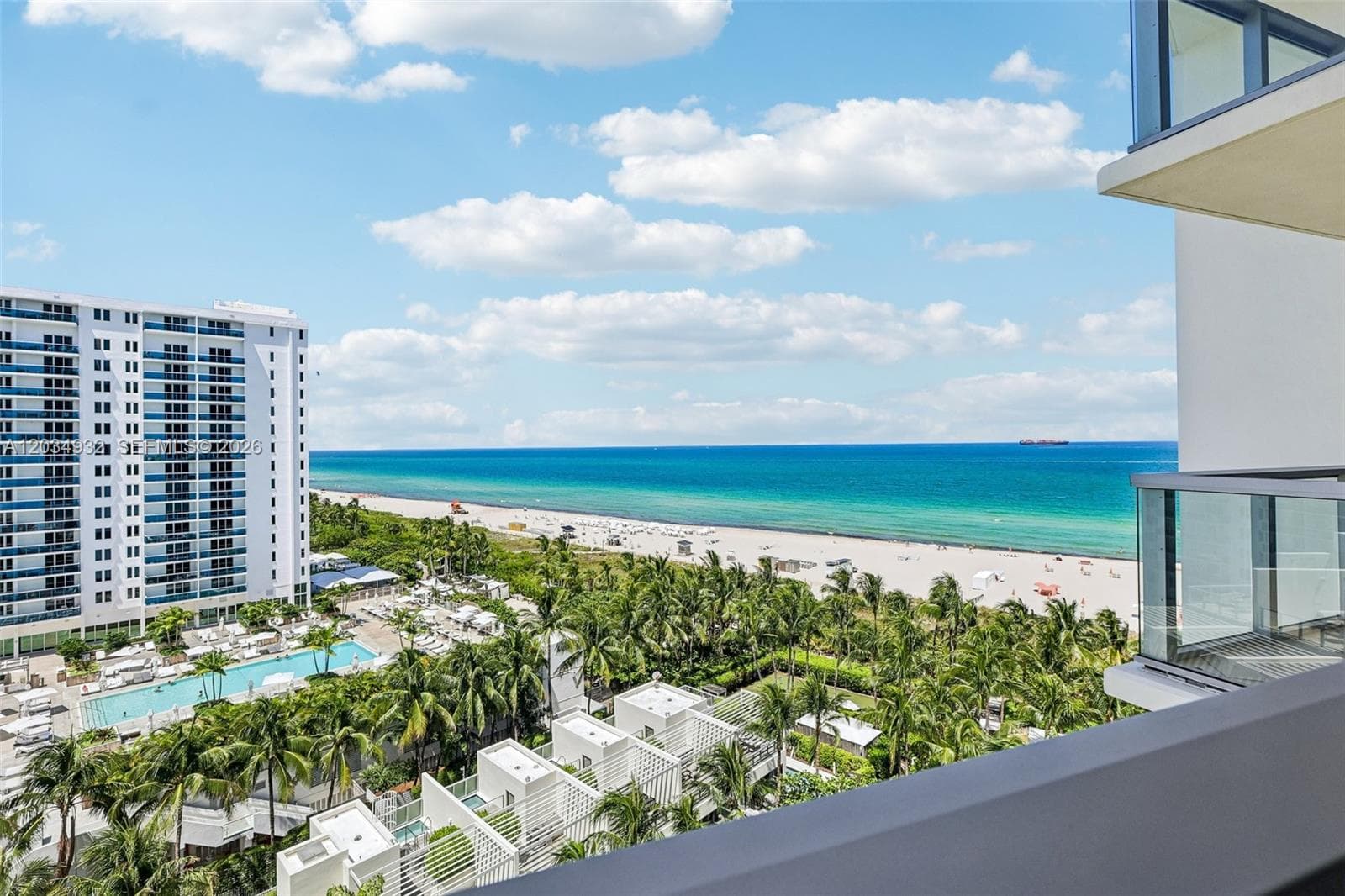 A12034932 — Miami Beach — 2