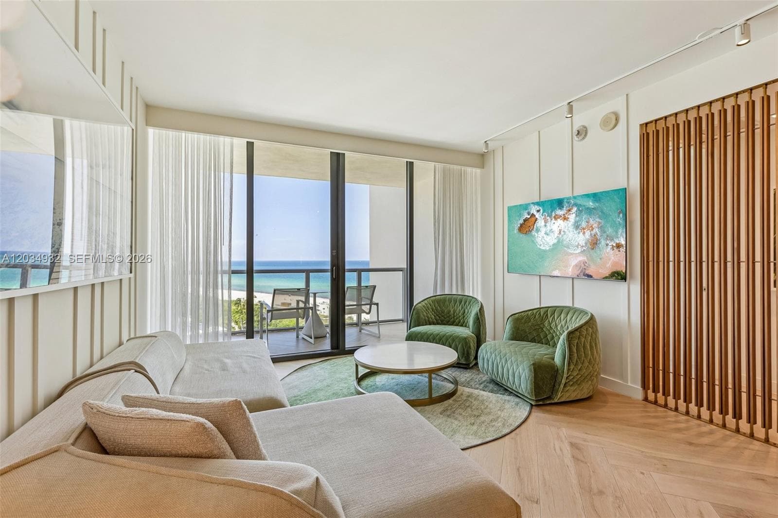 A12034932 — Miami Beach