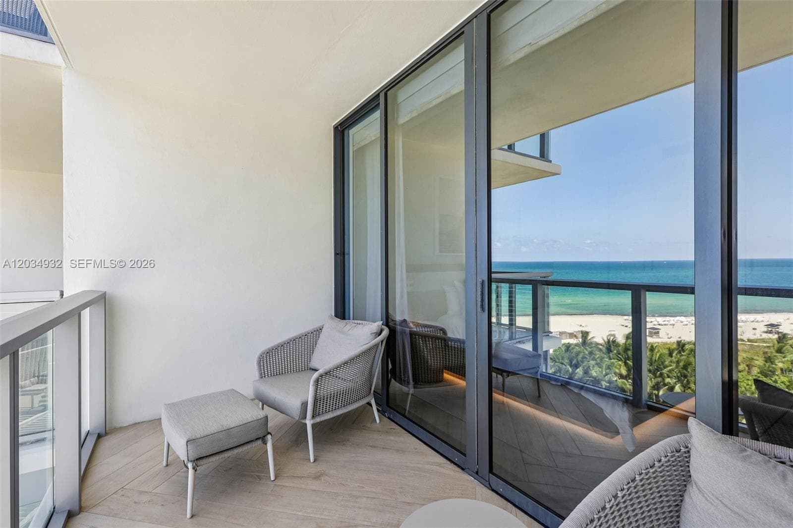 A12034932 — Miami Beach — 30
